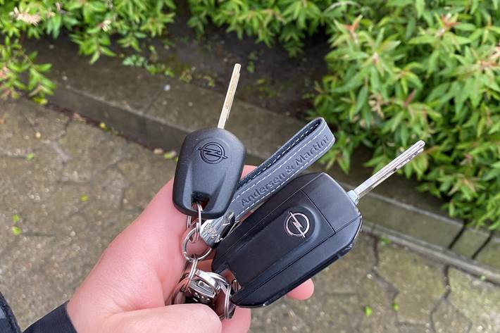 Hvid Opel Corsa fra 2021