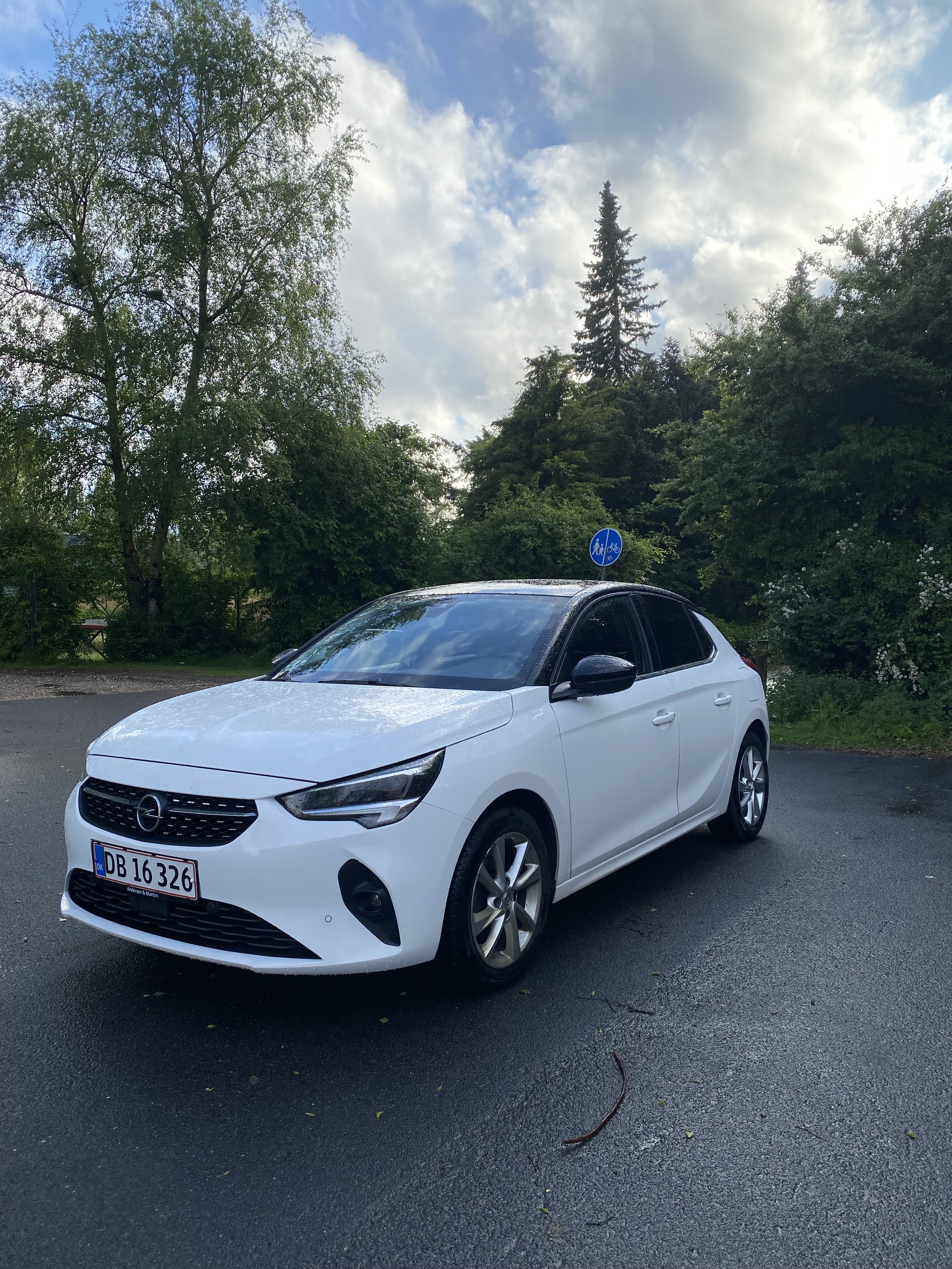 Hvid Opel Corsa fra 2021