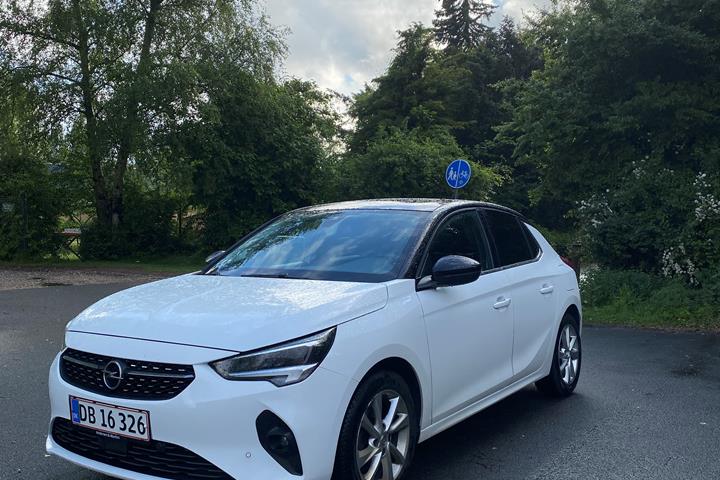 Hvid Opel Corsa fra 2021