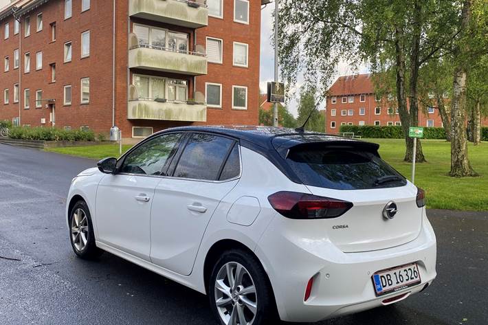 Hvid Opel Corsa fra 2021