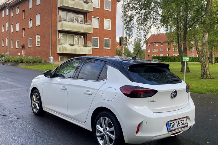 Hvid Opel Corsa fra 2021