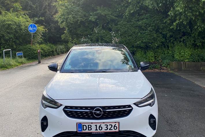 Hvid Opel Corsa fra 2021