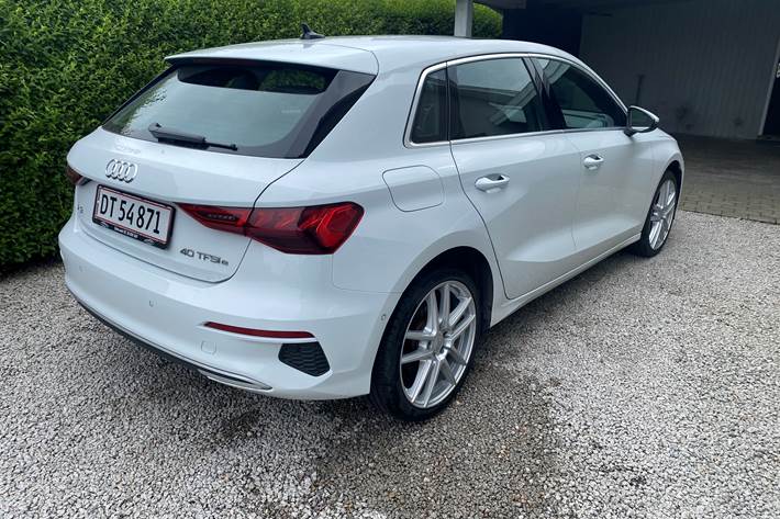 Hvid Audi A3 Sportback fra 2021