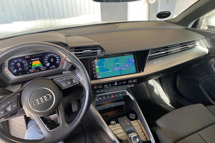 Hvid Audi A3 Sportback fra 2021