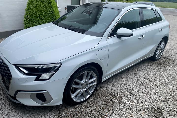 Hvid Audi A3 Sportback fra 2021