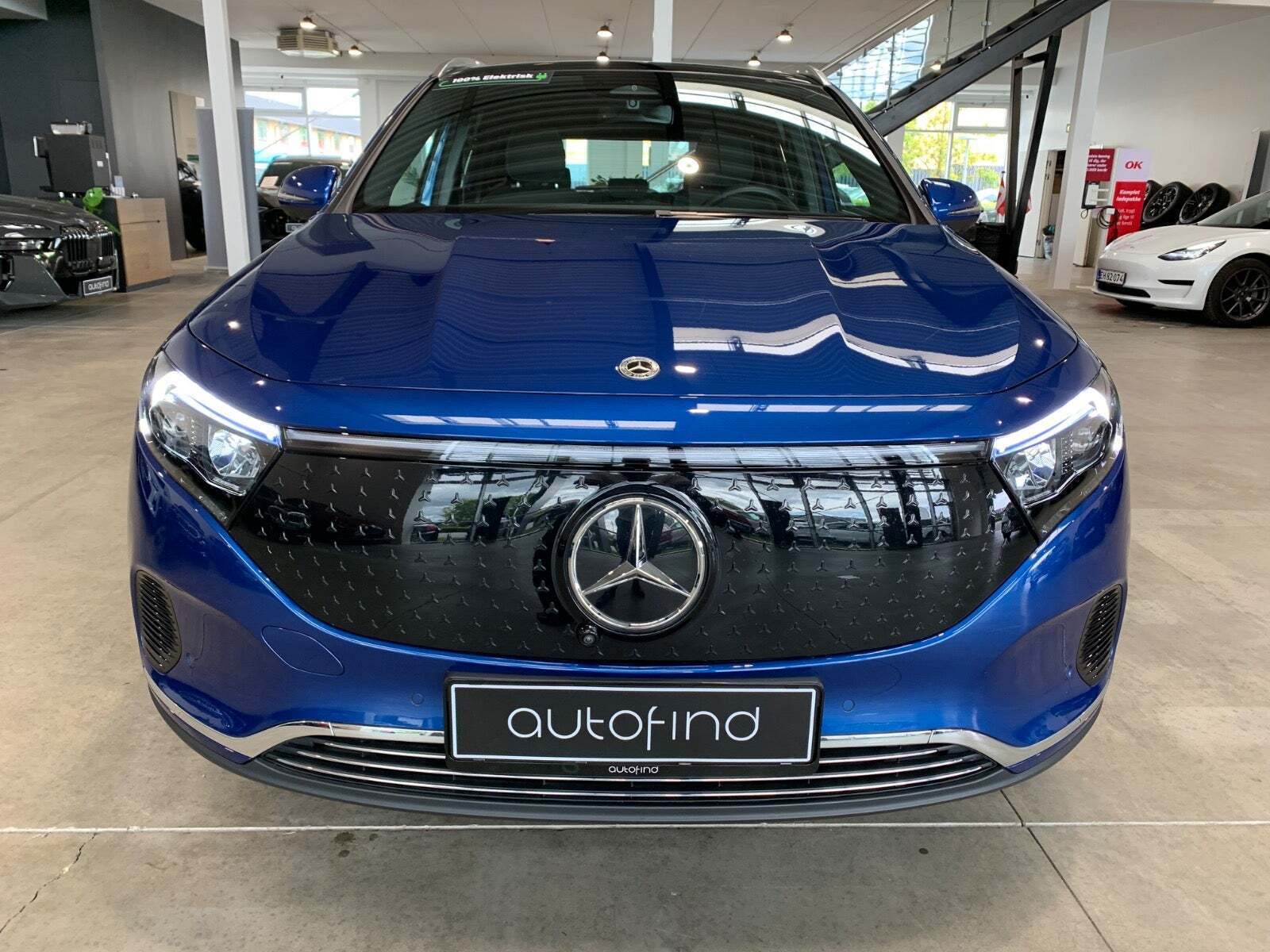 Blå Mercedes EQA250 fra 2024