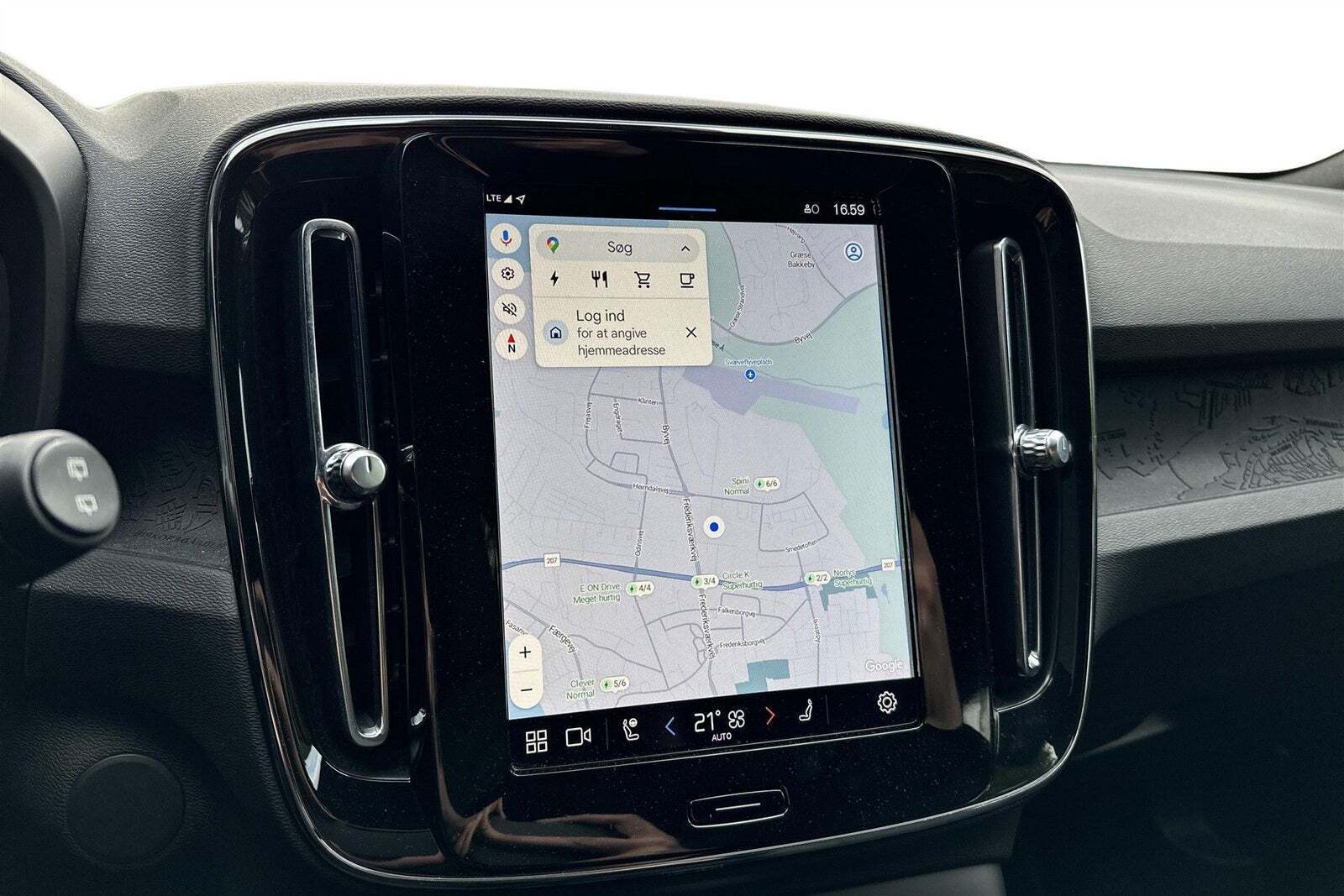 Sølv Volvo XC40 fra 2024