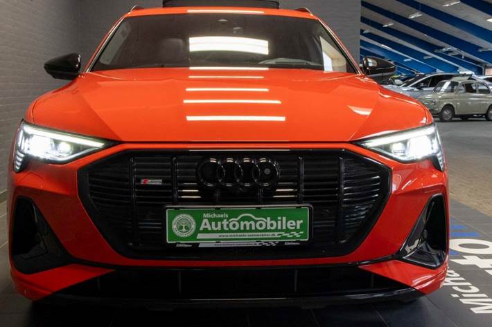 Rød Audi e-tron fra 2022