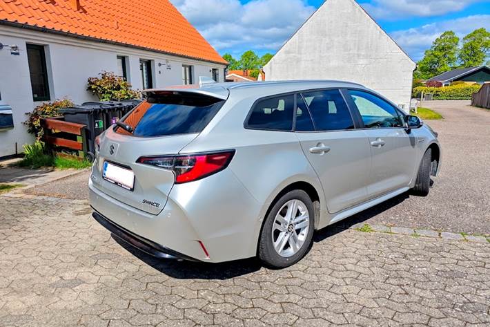 Sølv Suzuki Swace fra 2021