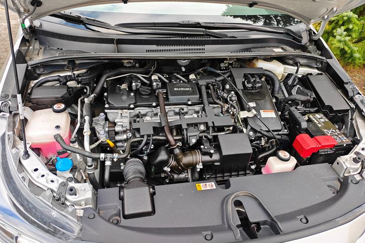 Sølv Suzuki Swace fra 2021