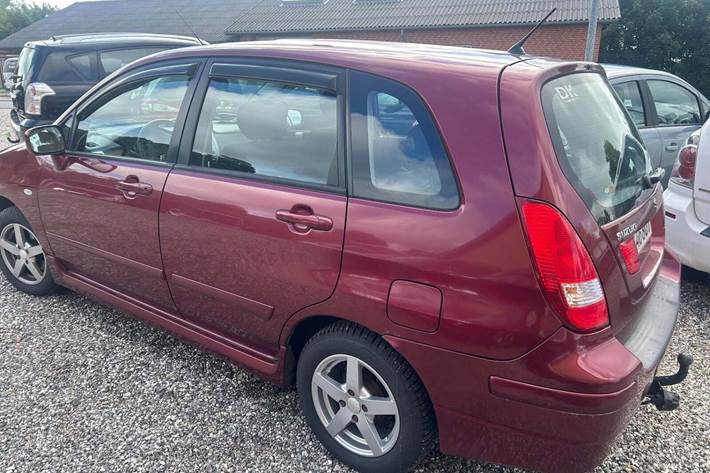 Grå Suzuki Liana fra 2004