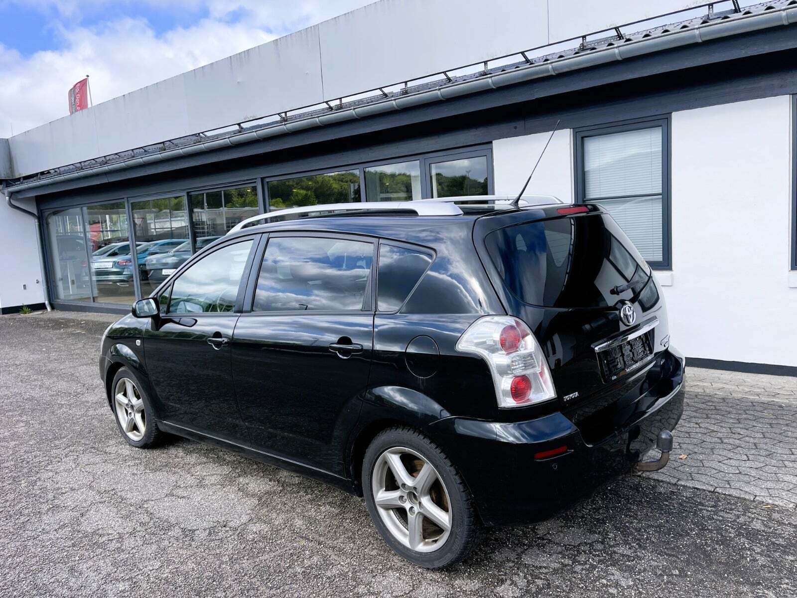 Sort Toyota Corolla Verso fra 2008 set udefra