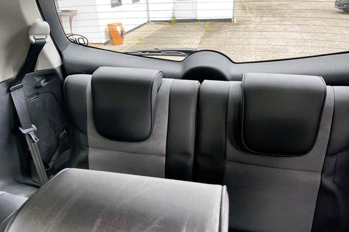 Sort Toyota Corolla Verso fra 2008 set indefra