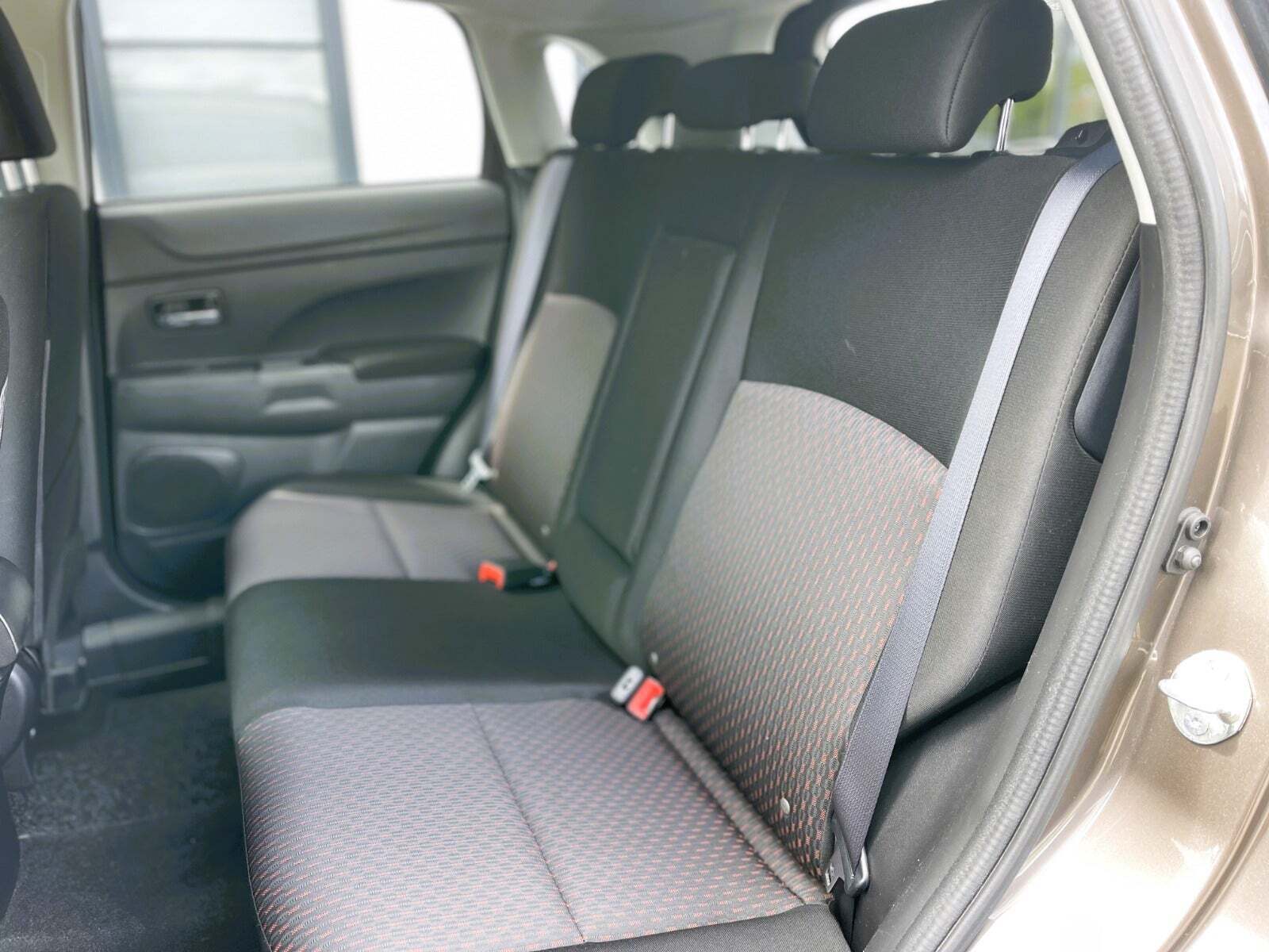 Brun Mitsubishi ASX fra 2017 set indefra