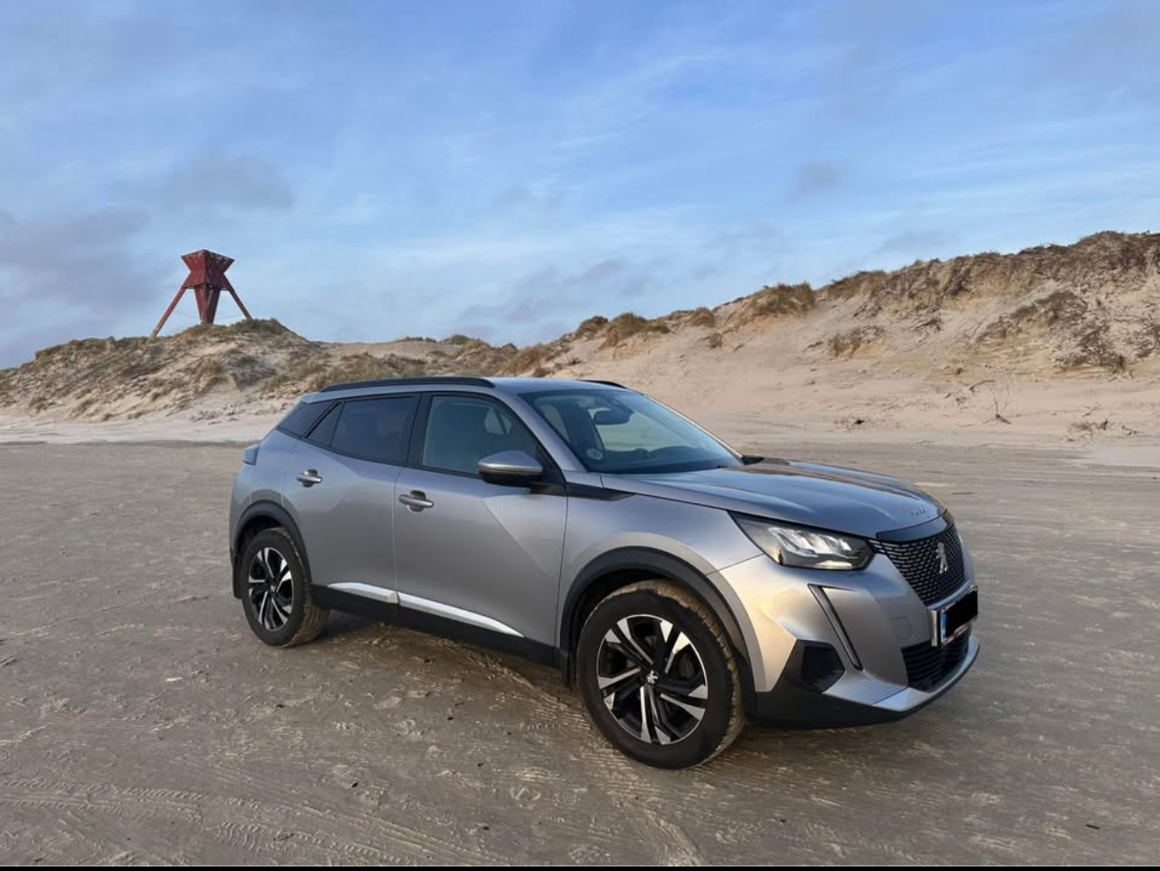 Grå Peugeot 2008 fra 2020