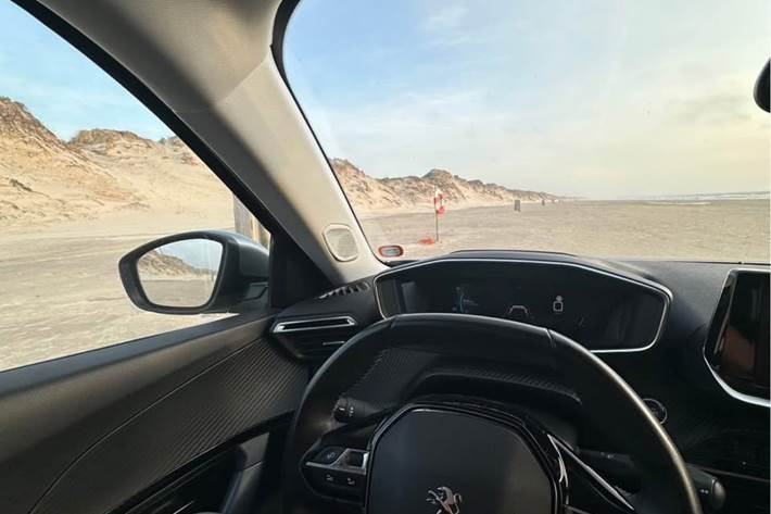 Grå Peugeot 2008 fra 2020