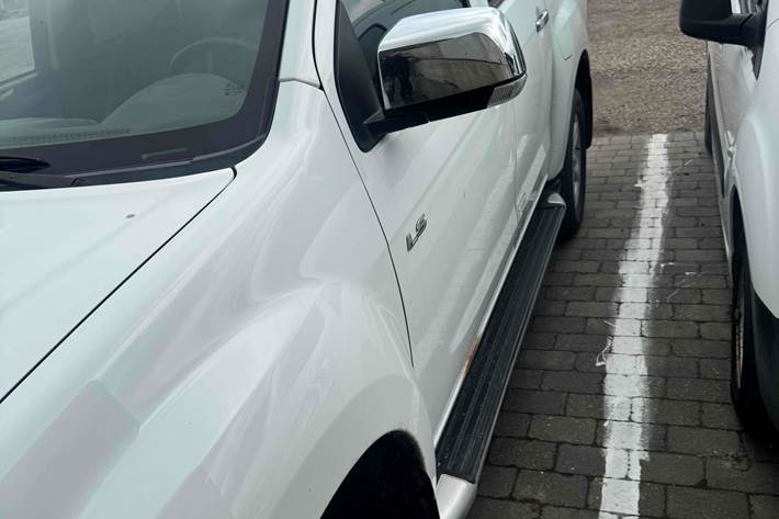 Hvid Isuzu D-Max fra 2015