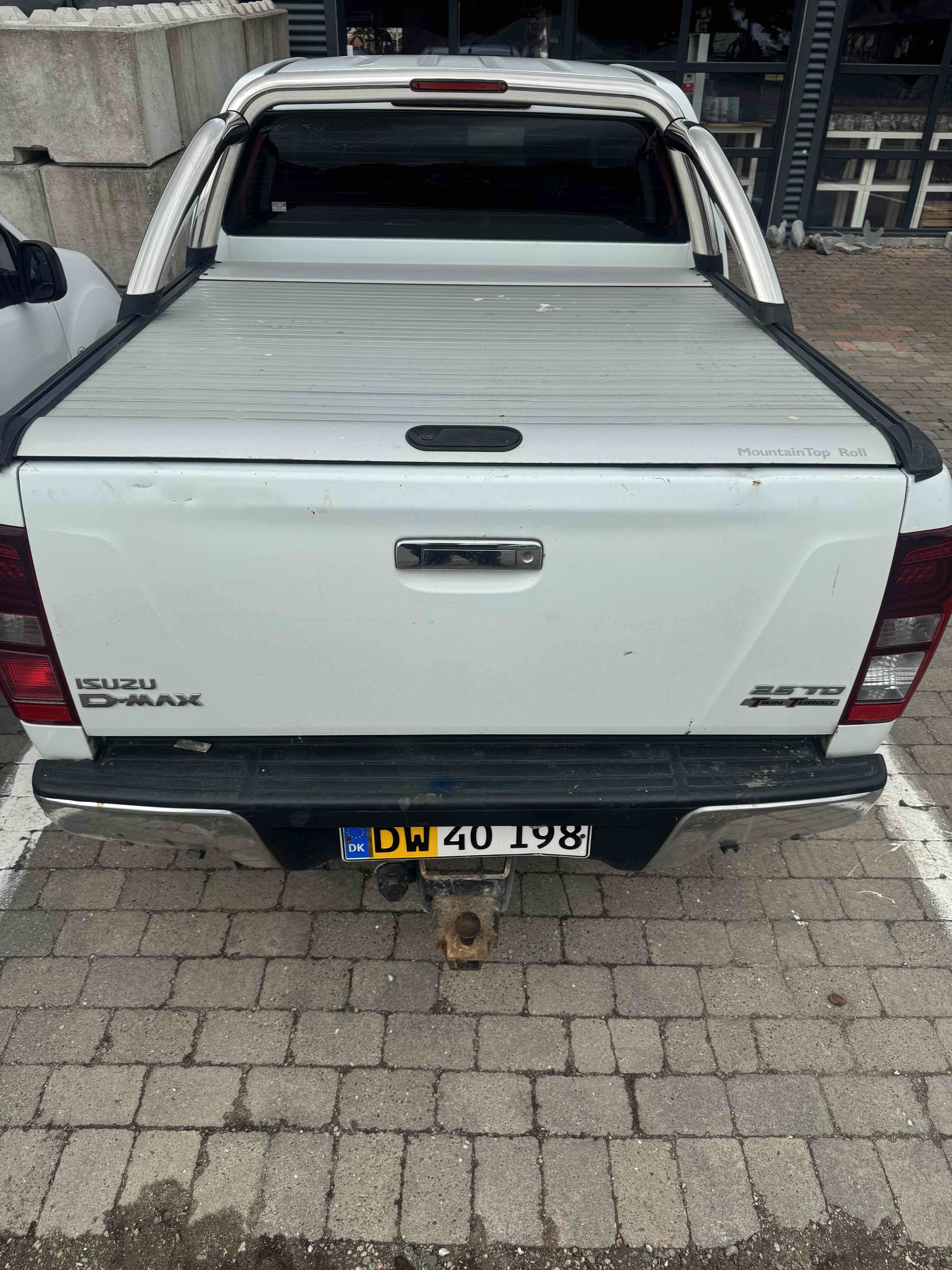 Hvid Isuzu D-Max fra 2015