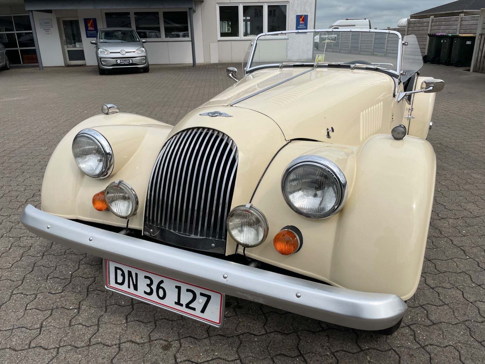 undefined Morgan Plus 8 fra 1980 set udefra