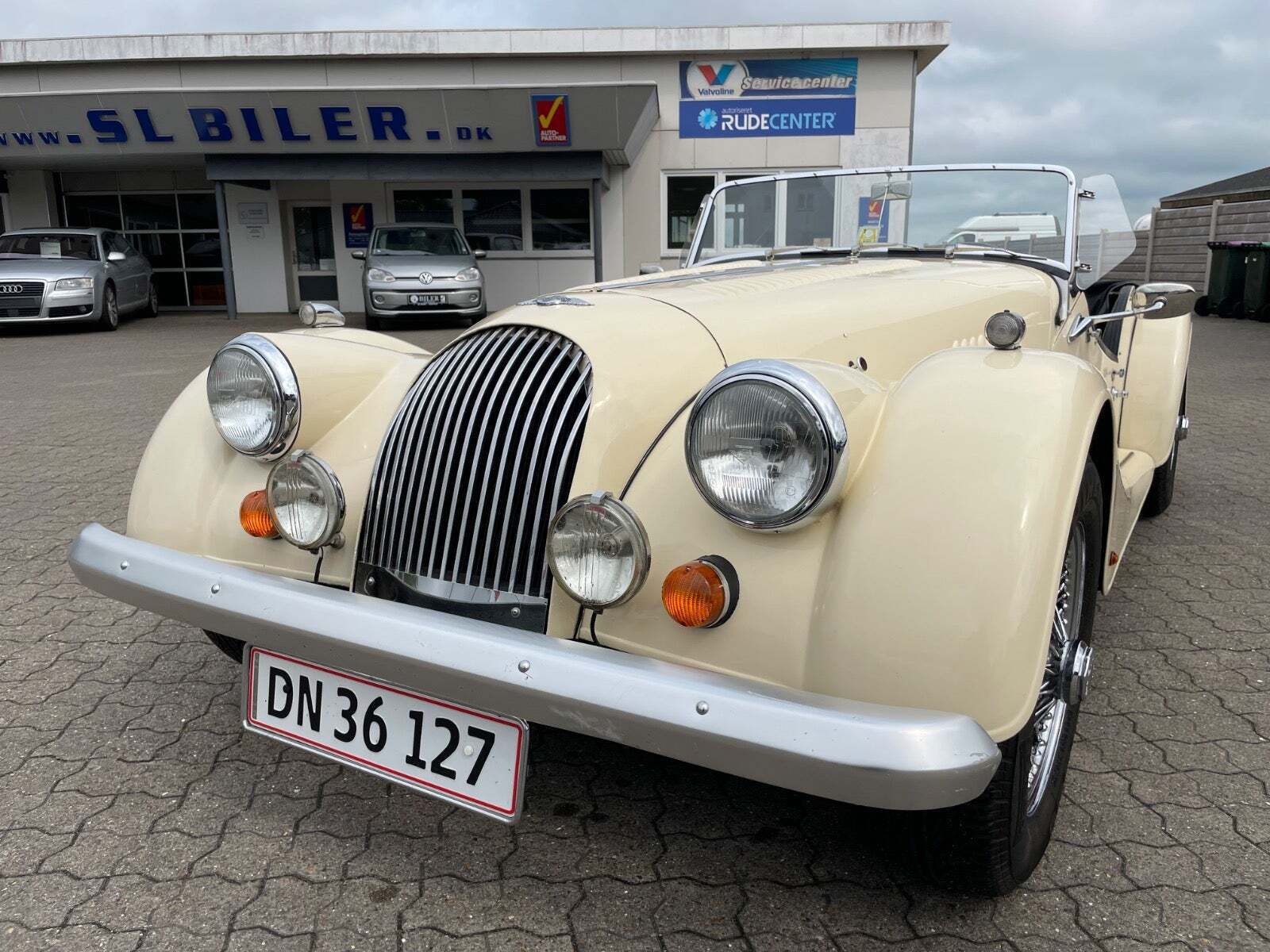 undefined Morgan Plus 8 fra 1980 set udefra
