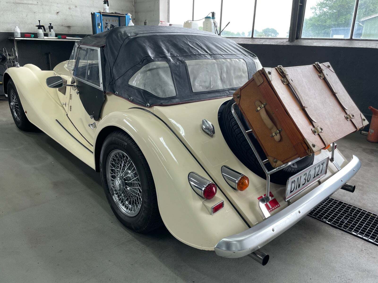 undefined Morgan Plus 8 fra 1980 set udefra
