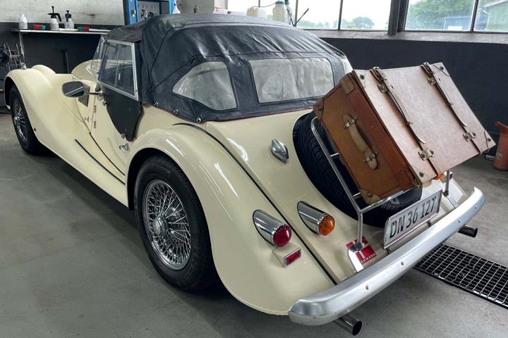 undefined Morgan Plus 8 fra 1980 set udefra