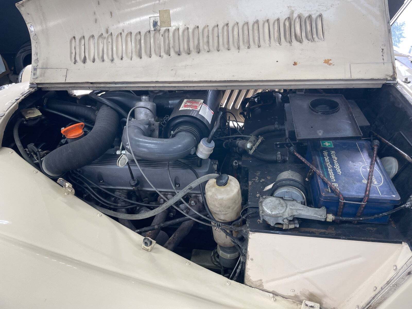 undefined Morgan Plus 8 fra 1980 set udefra