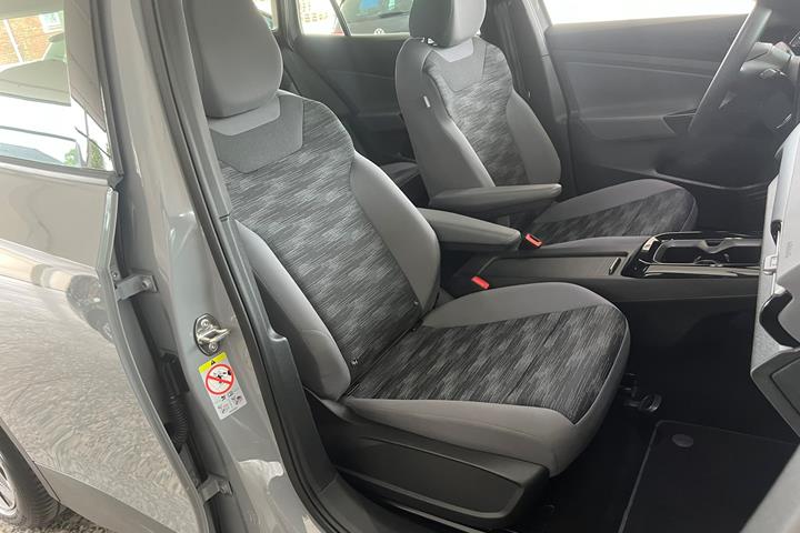 Grå VW ID.4 fra 2021