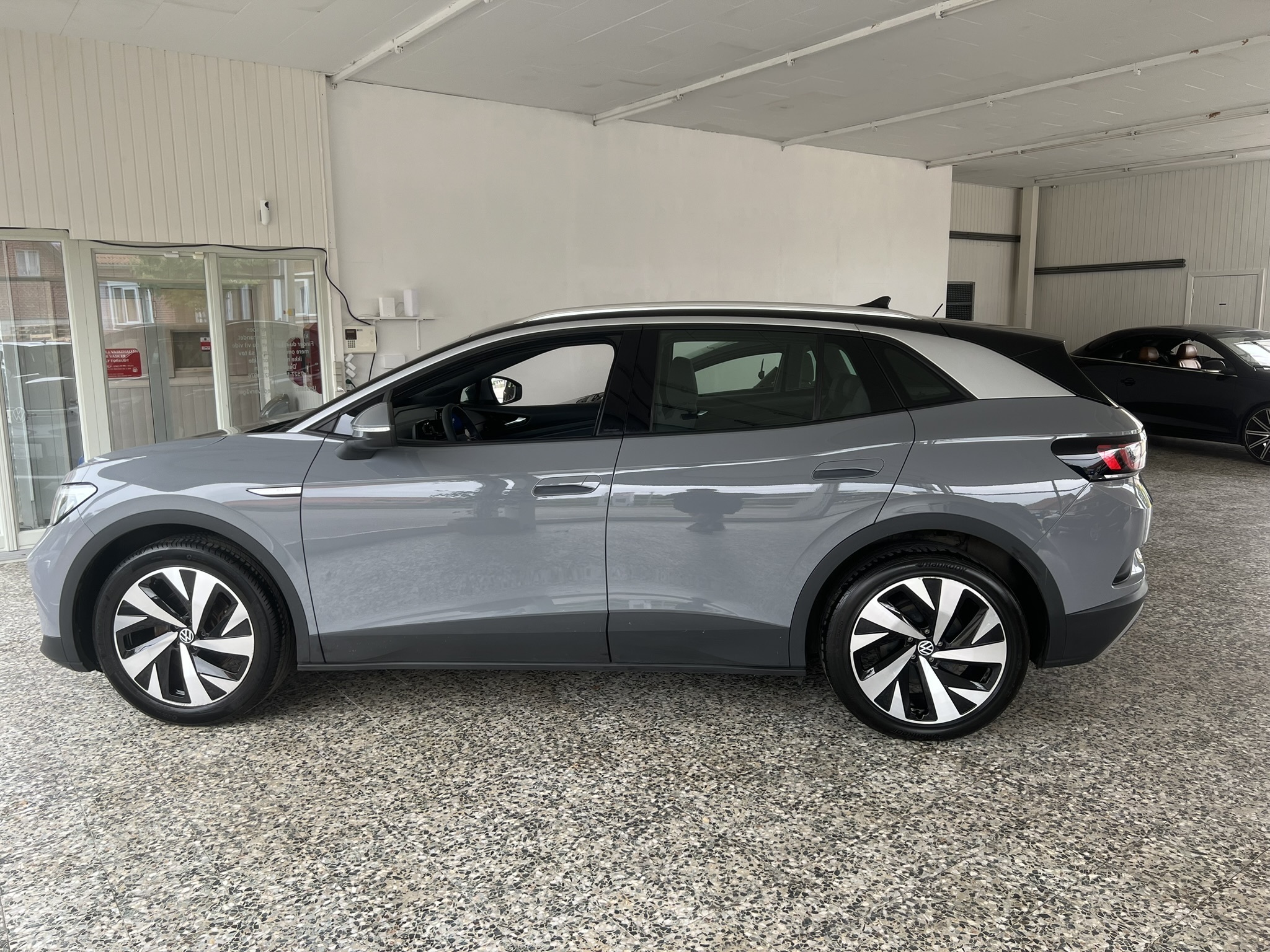 Grå VW ID.4 fra 2021