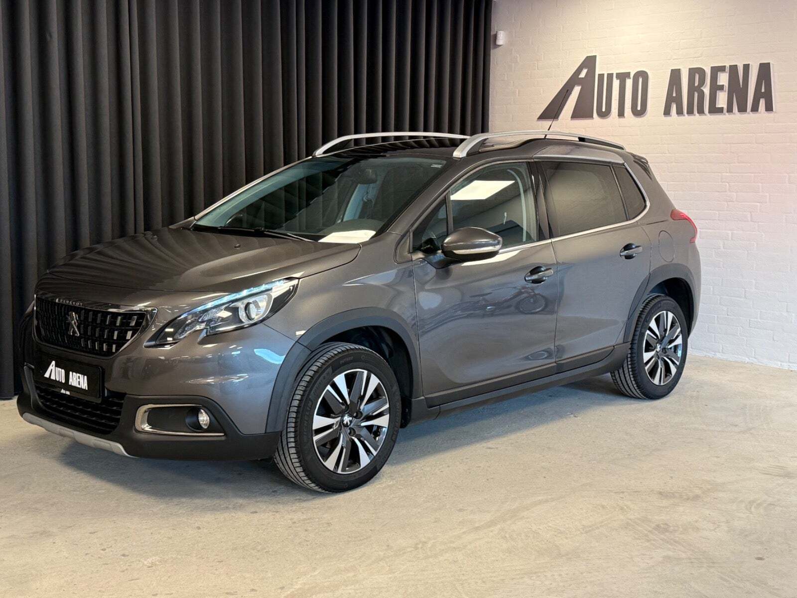 Grå Peugeot 2008 fra 2017