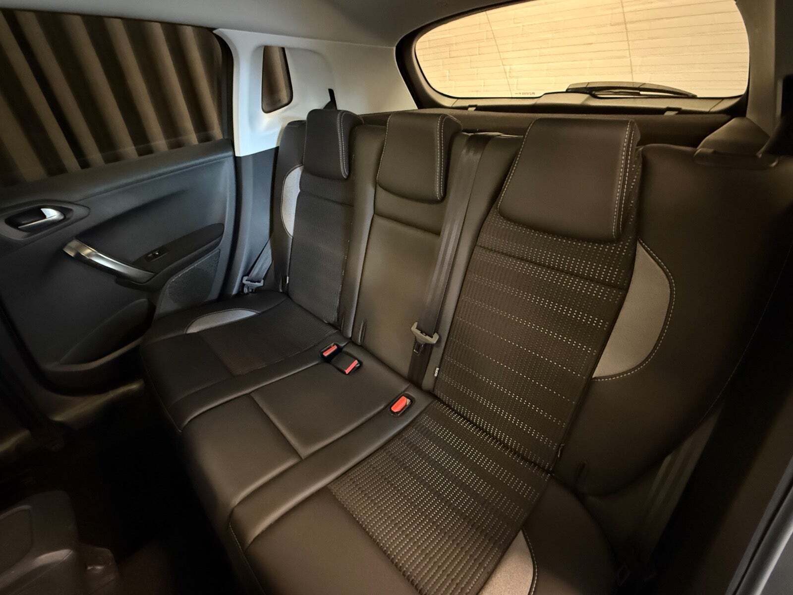 Grå Peugeot 2008 fra 2017