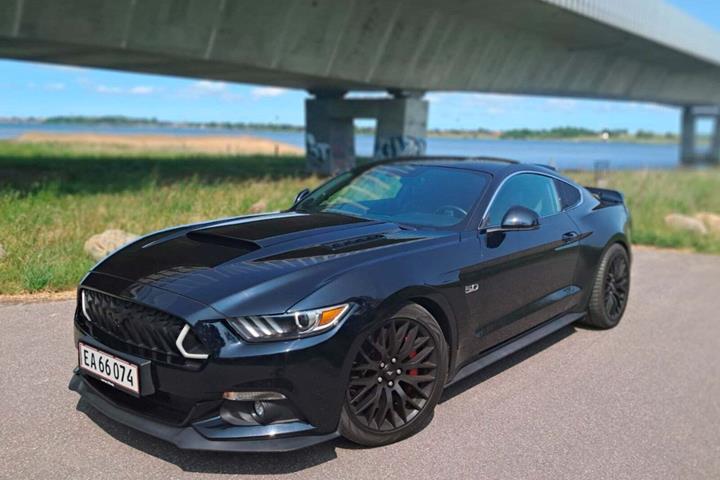 undefined Ford Mustang fra 2017 set udefra