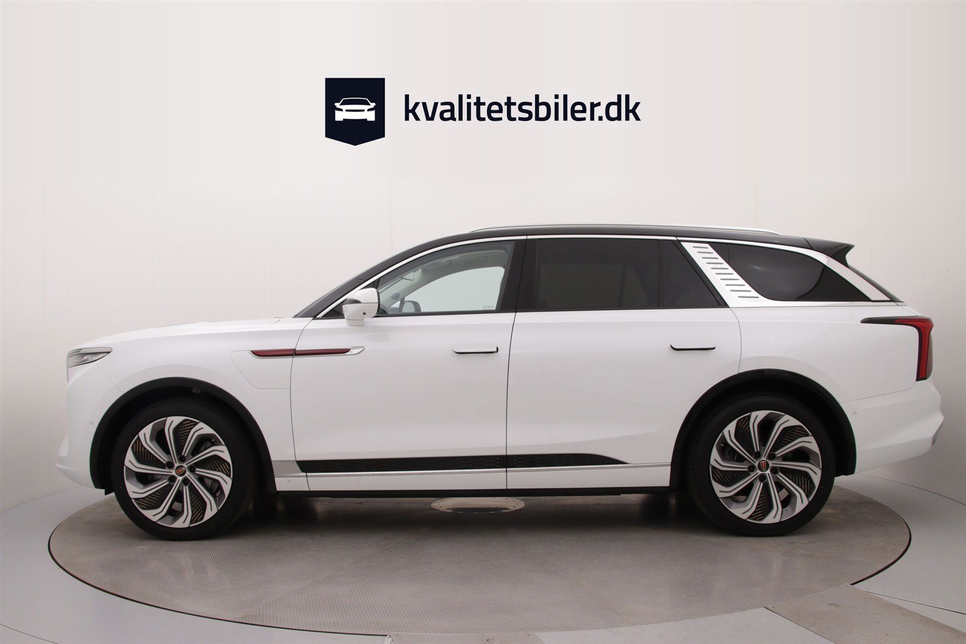 Hvid Hongqi E-HS9 fra 2025