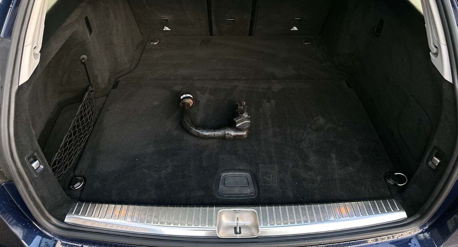 Blå Mercedes C220 d fra 2017