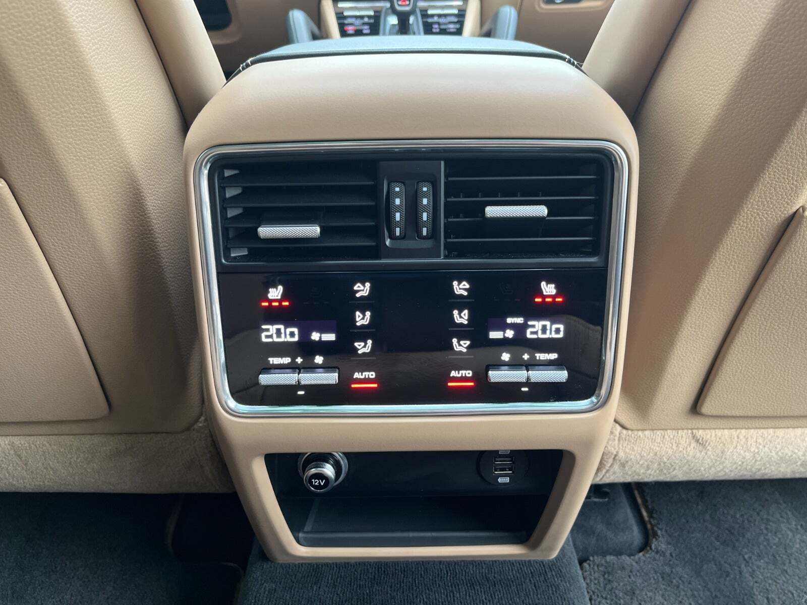 Blå Porsche Cayenne Turbo fra 2019