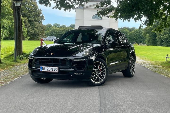 Sort Porsche Macan GTS fra 2016