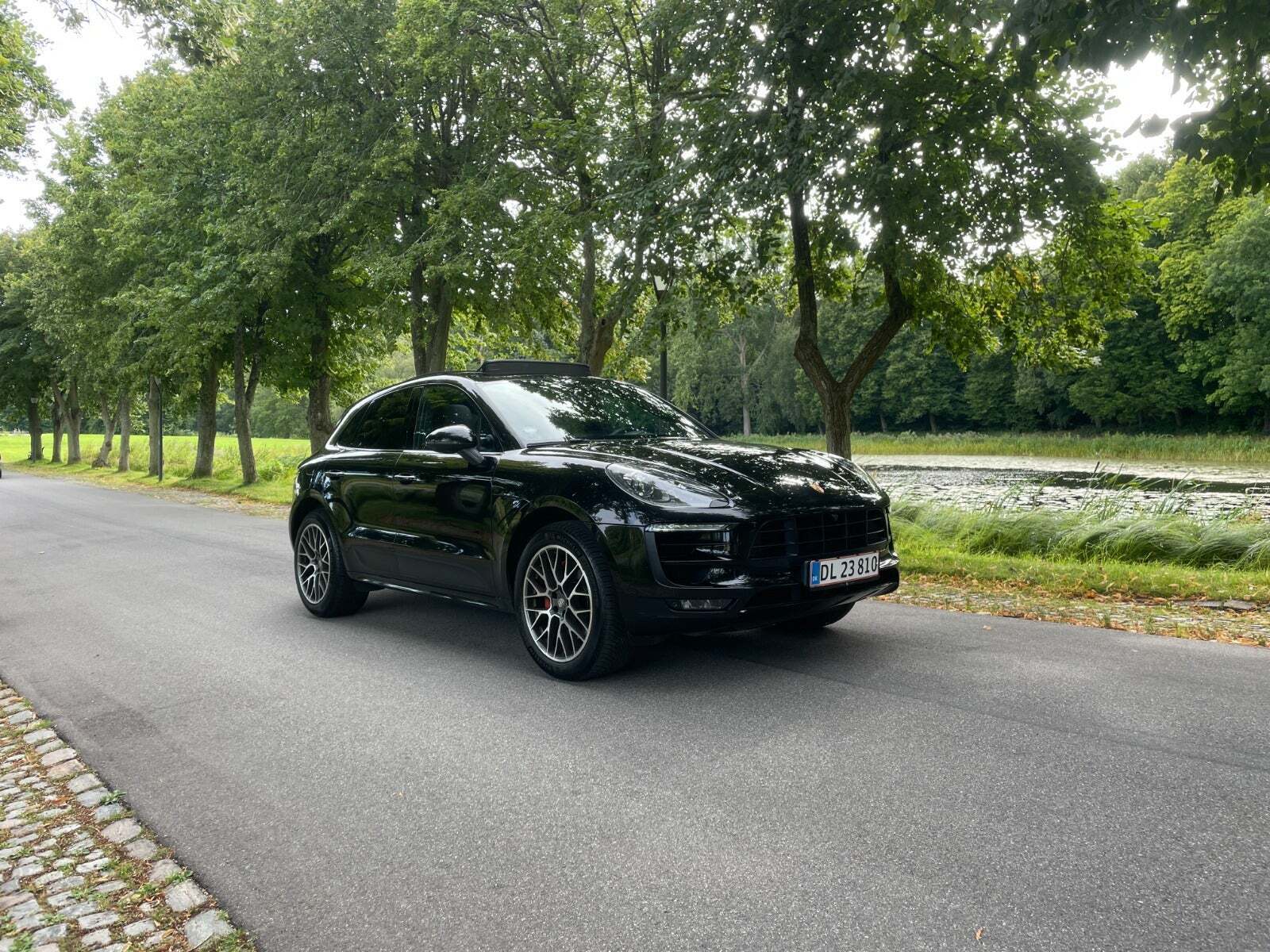 Sort Porsche Macan GTS fra 2016