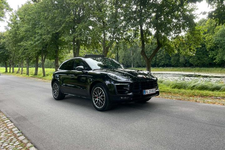 Sort Porsche Macan GTS fra 2016