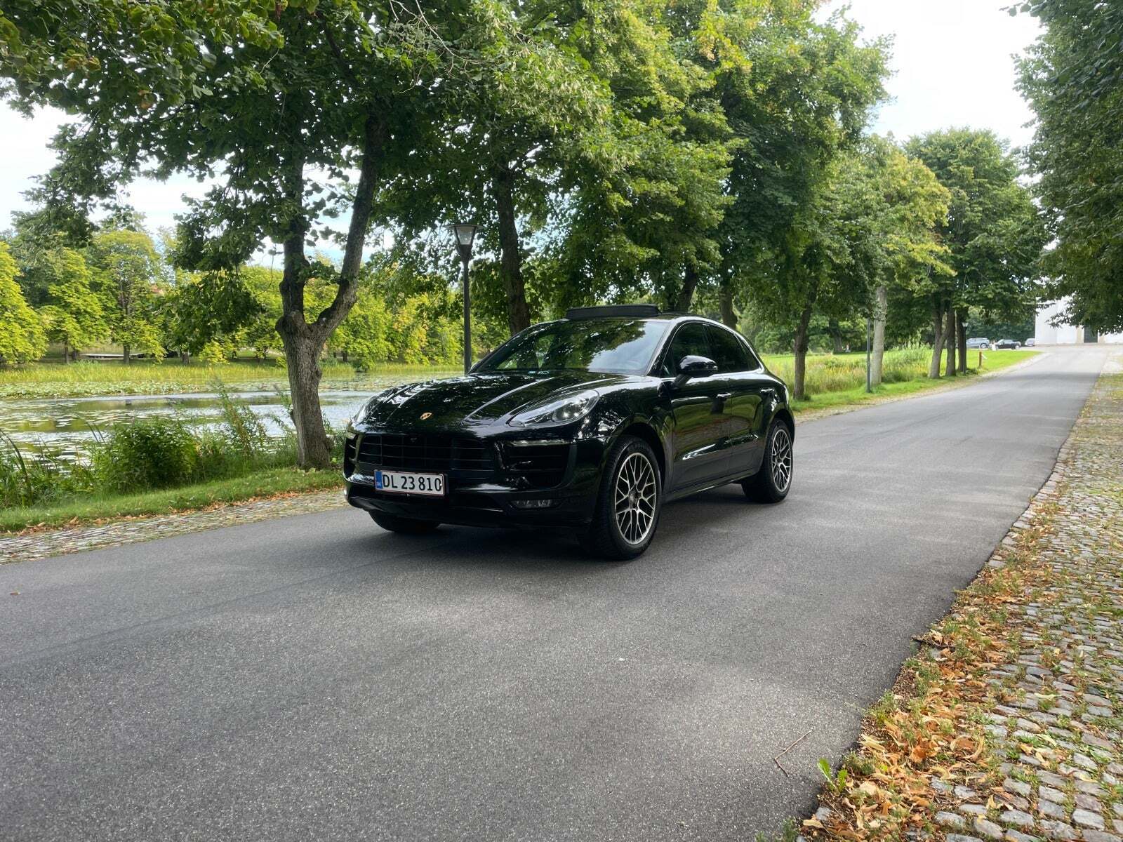 Sort Porsche Macan GTS fra 2016