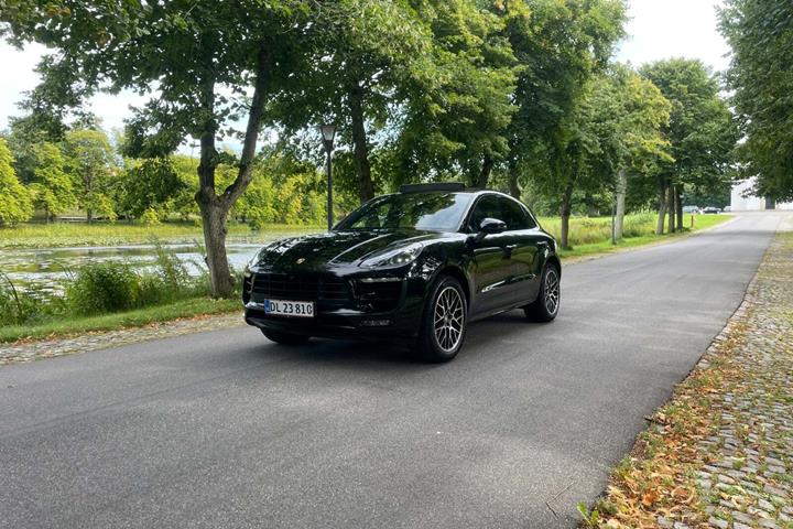 Sort Porsche Macan GTS fra 2016