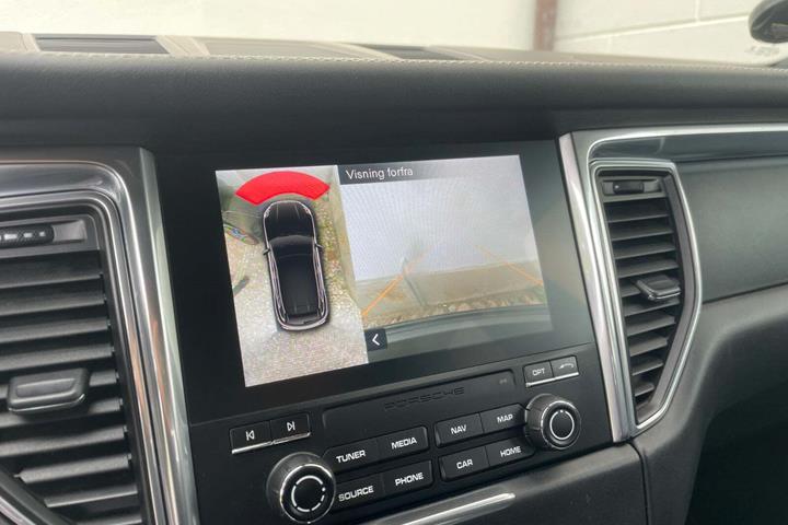 Sort Porsche Macan GTS fra 2016