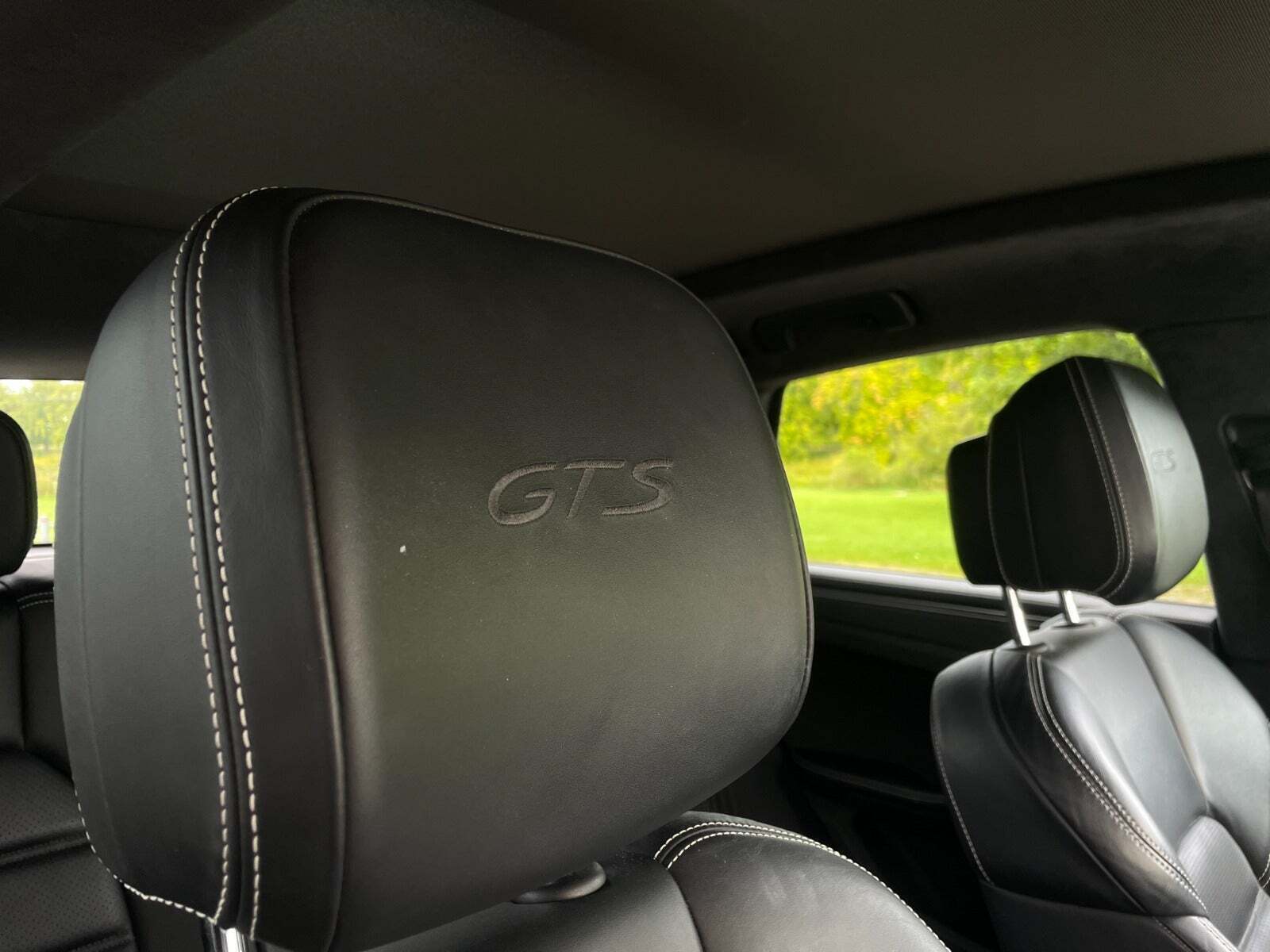 Sort Porsche Macan GTS fra 2016