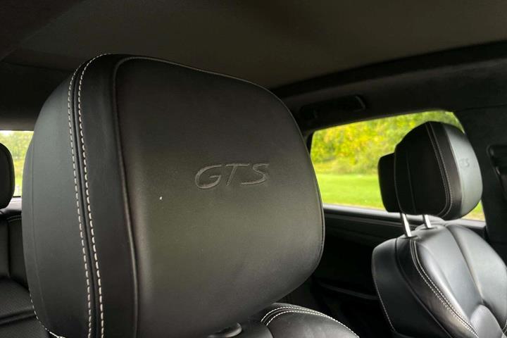 Sort Porsche Macan GTS fra 2016