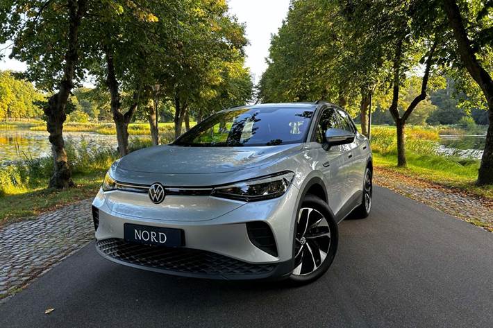 Sølv VW ID.4 fra 2022 set udefra