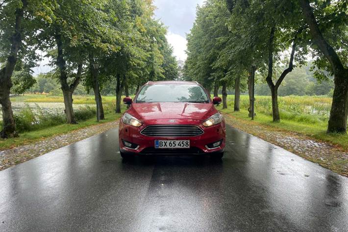 Rød Ford Focus fra 2015