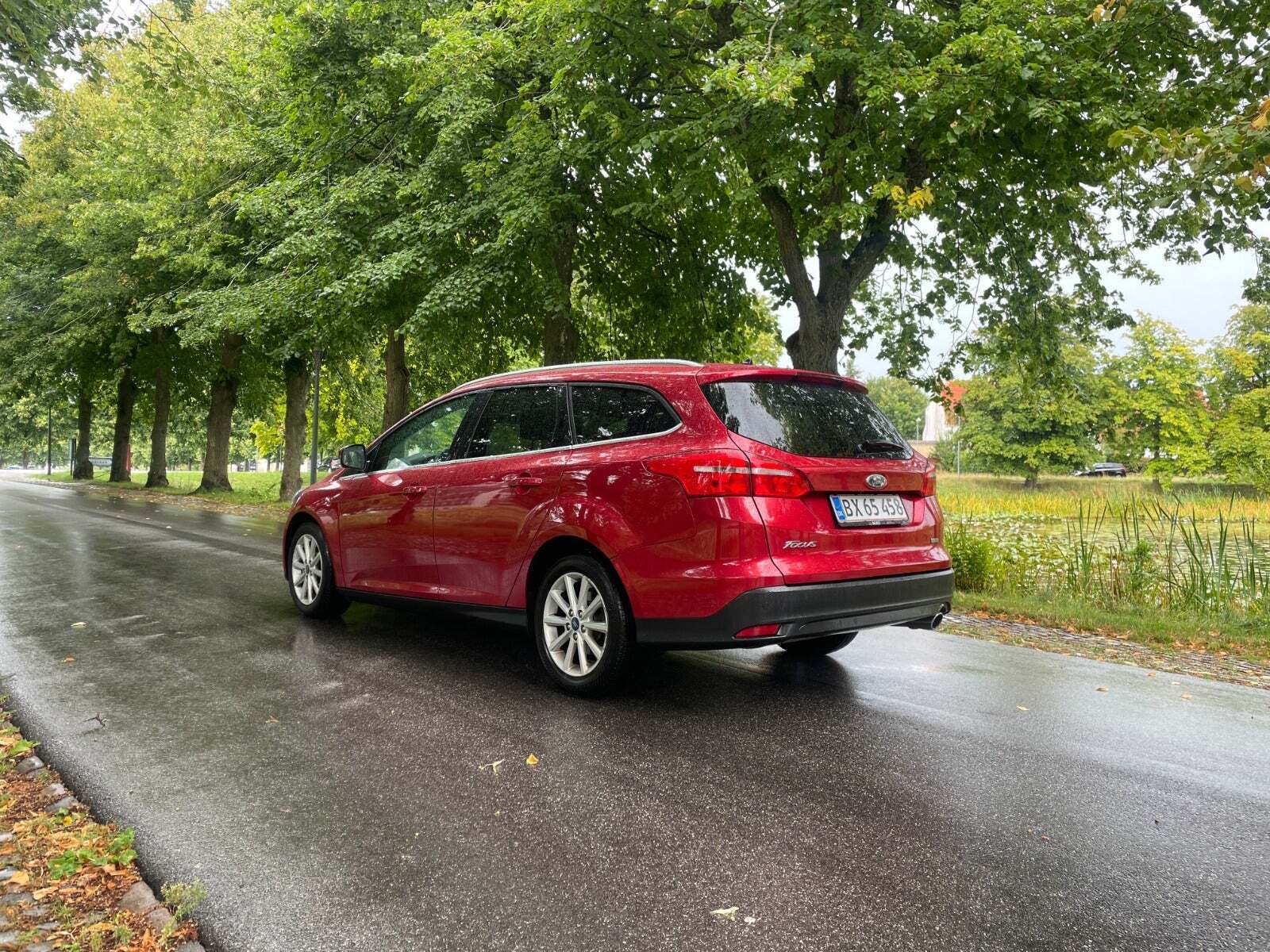 Rød Ford Focus fra 2015
