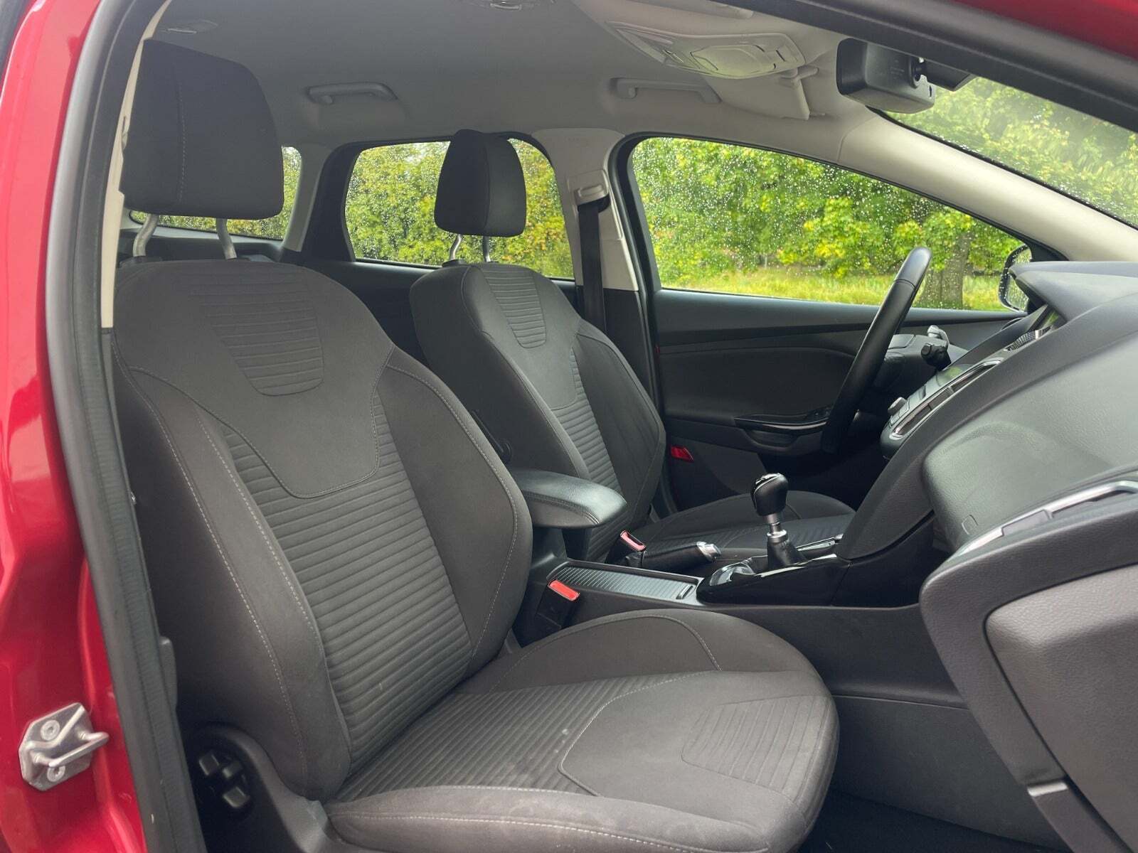 Rød Ford Focus fra 2015