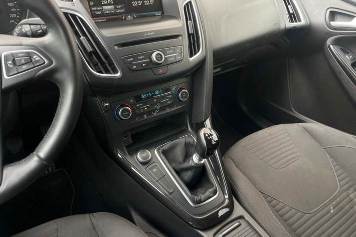 Rød Ford Focus fra 2015