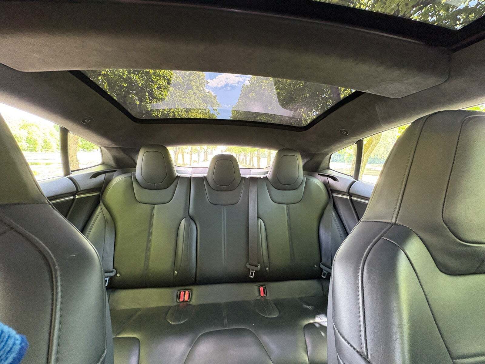 Grå Tesla Model S fra 2016