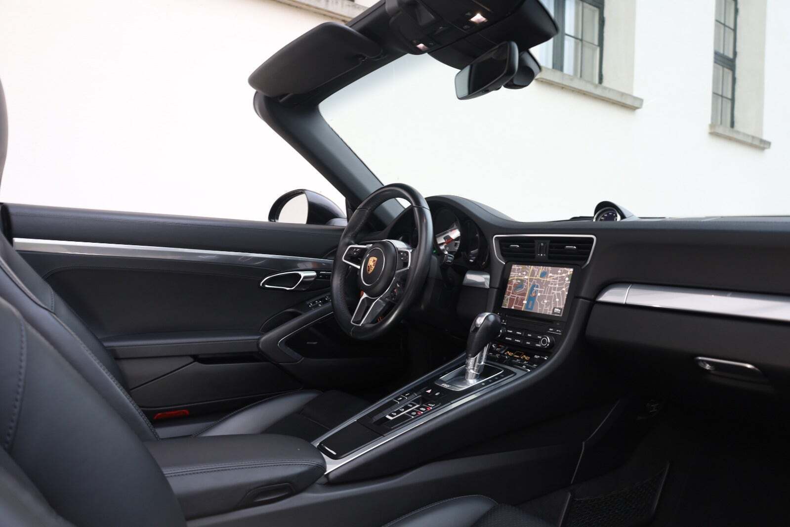 Sort Porsche 911 Carrera 4S fra 2018